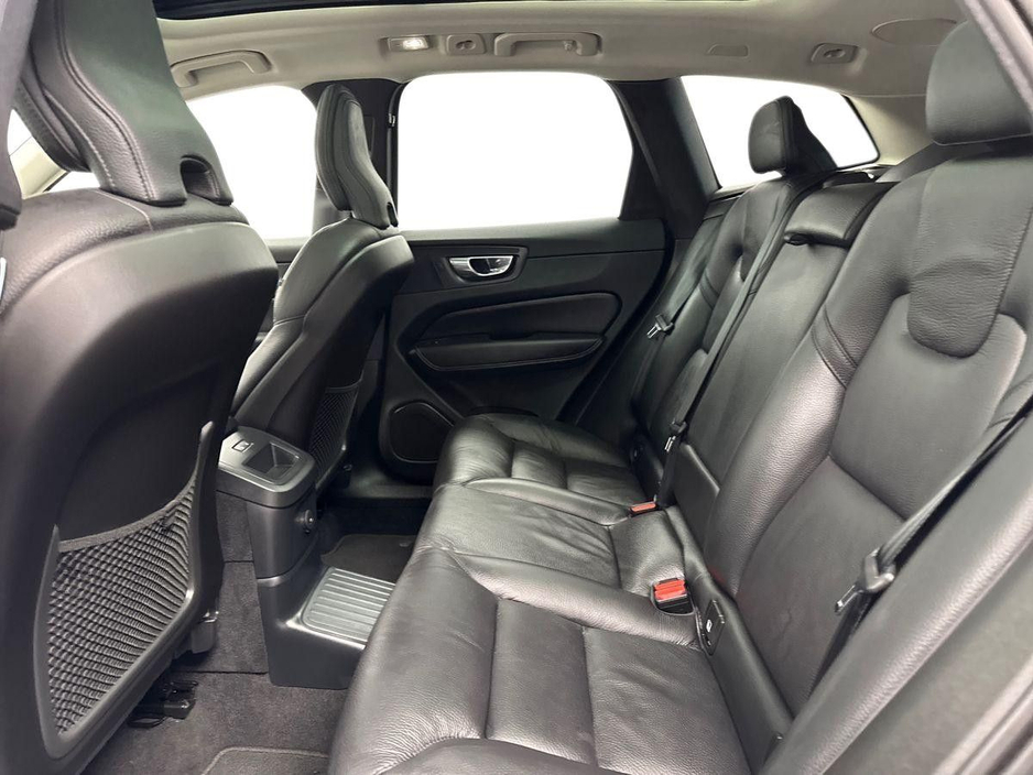 2023 Volvo XC60 - image 10