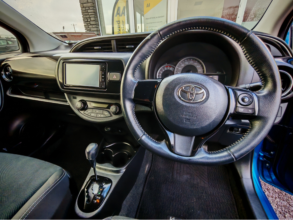 2017 Toyota Yaris - image 4