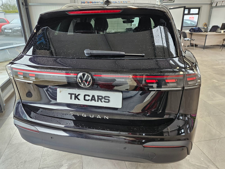2024 Volkswagen Tiguan - image 5