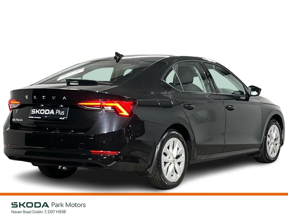 2023 Skoda Octavia - image 3