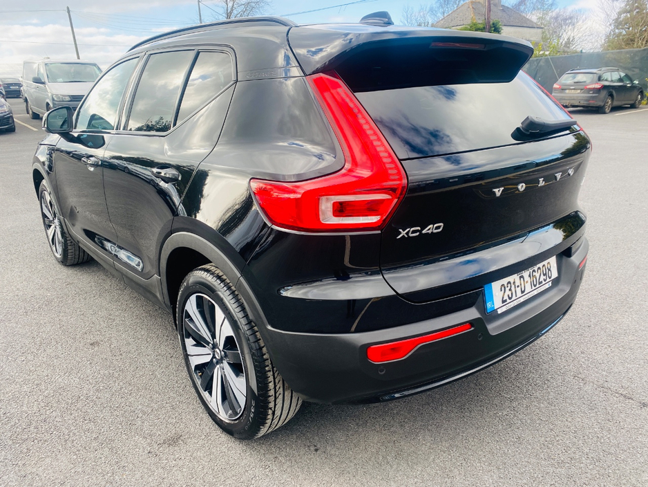 2023 Volvo XC40 - image 8