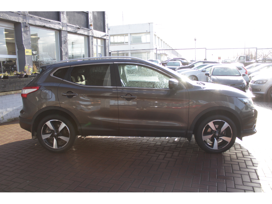 2017 Nissan Qashqai - image 3