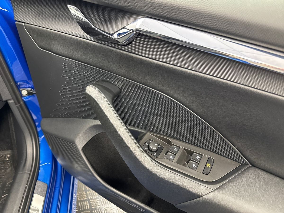 2023 Skoda Octavia - image 11