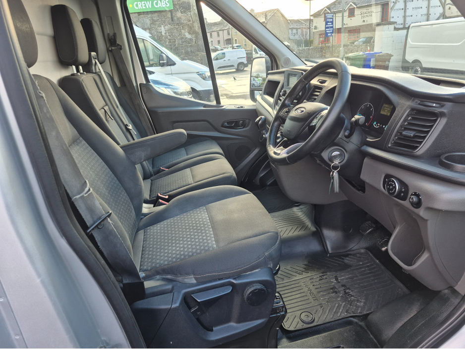 2020 Ford Transit - image 7