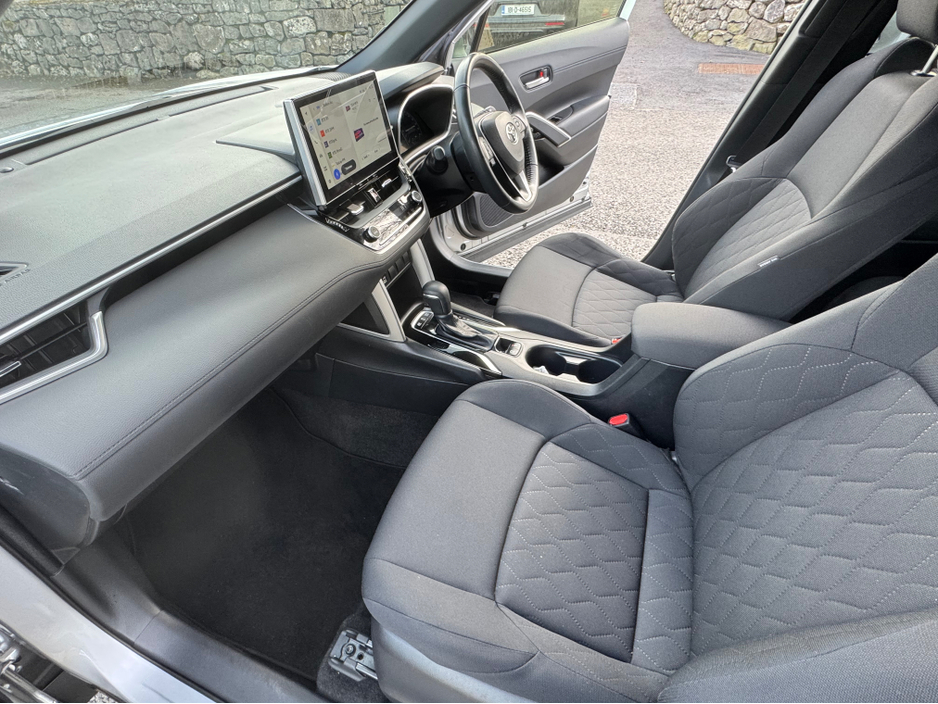 2024 Toyota Corolla Cross - image 12