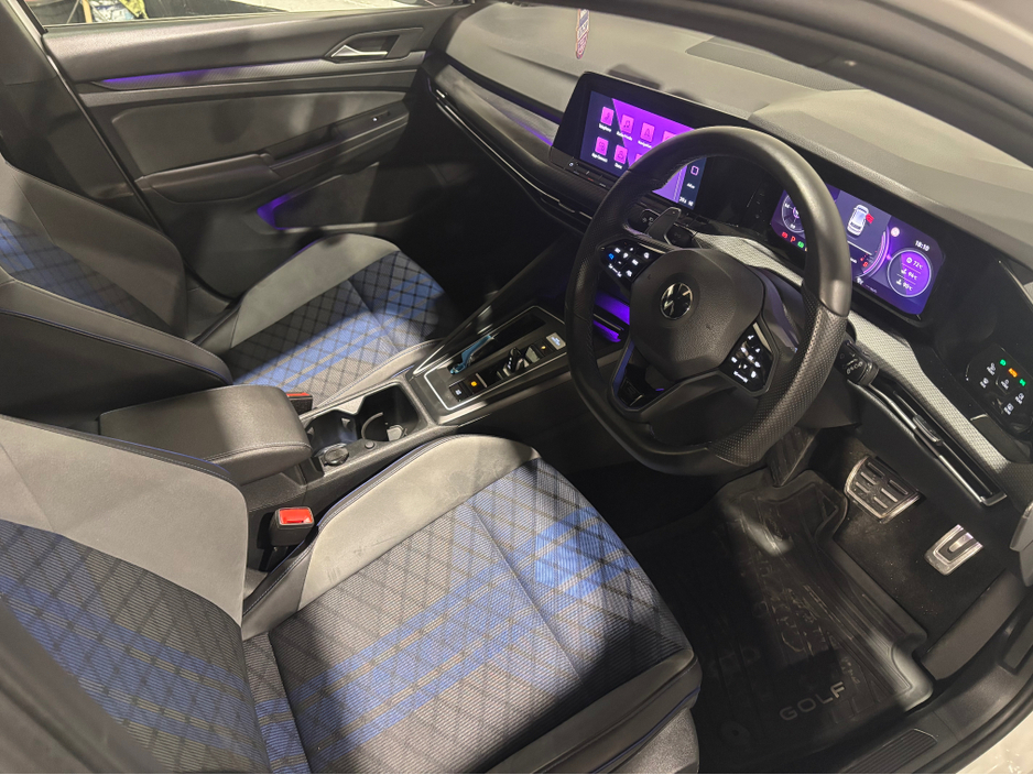 2021 Volkswagen Golf - image 13