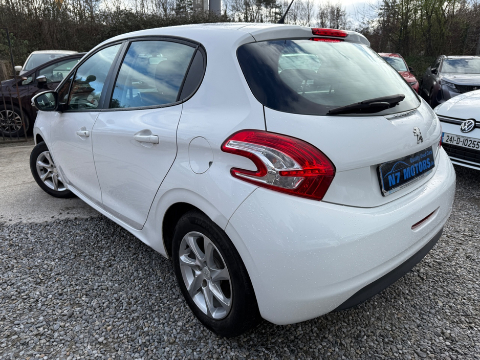 2013 Peugeot 208 - image 5