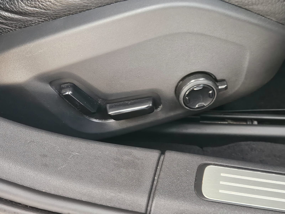 2019 Volvo S90 - image 7