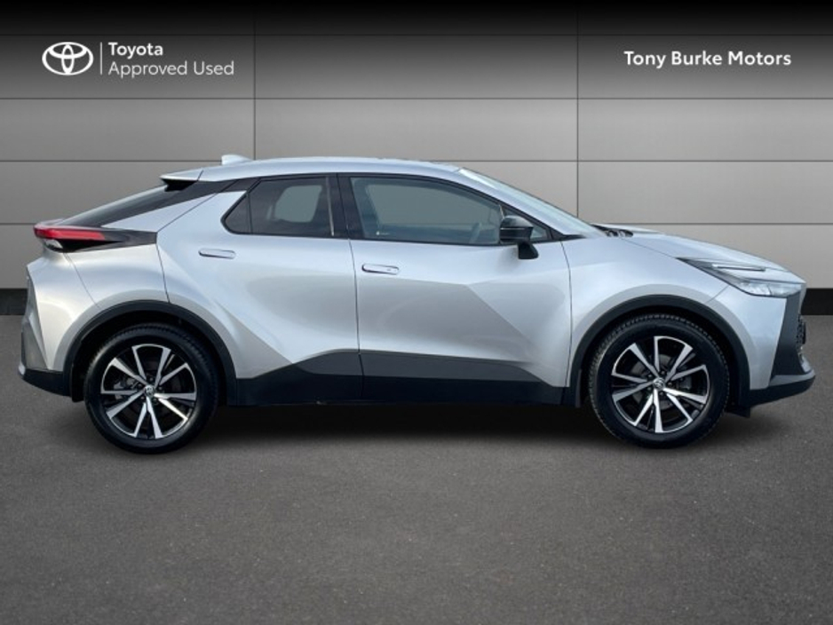 2024 Toyota C-HR - image 3