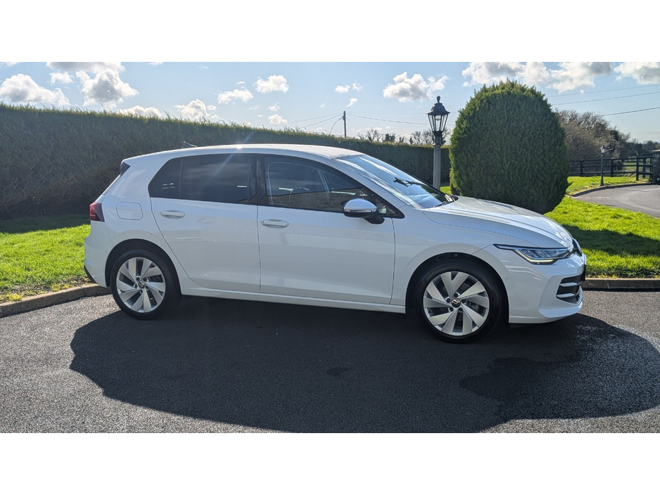 2025 Volkswagen Golf - image 4