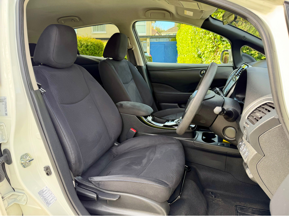 2015 Nissan Leaf - image 15