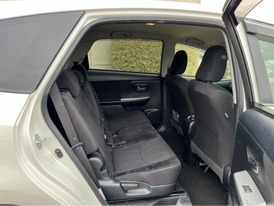 2018 Toyota Prius+ - image 11