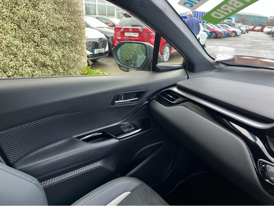2022 Toyota C-HR GR SPORT AUTOMATIC HYBRID 1.8 PETROL //HALF LEATHER HEATED SEATS//ADAPTIVE CRUISE CONTROL//KEYLESS ENTRY//REVERSE CAMERA// €29,950