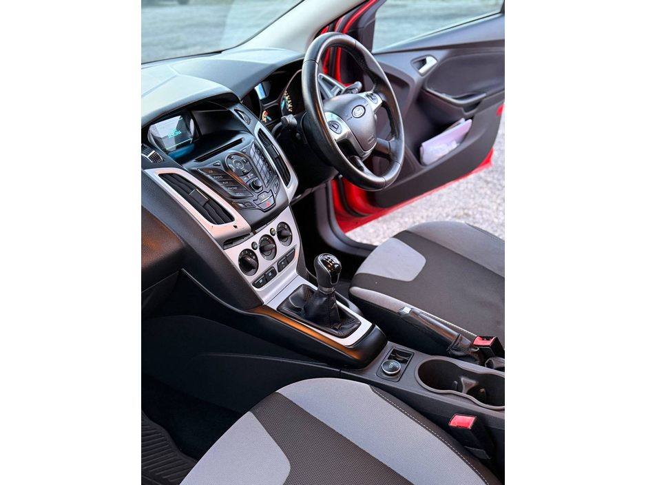 2014 Ford Focus - image 30