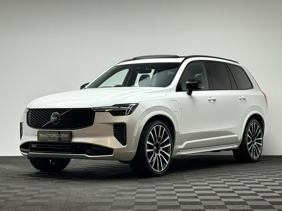 2025 Volvo XC90 - image 3