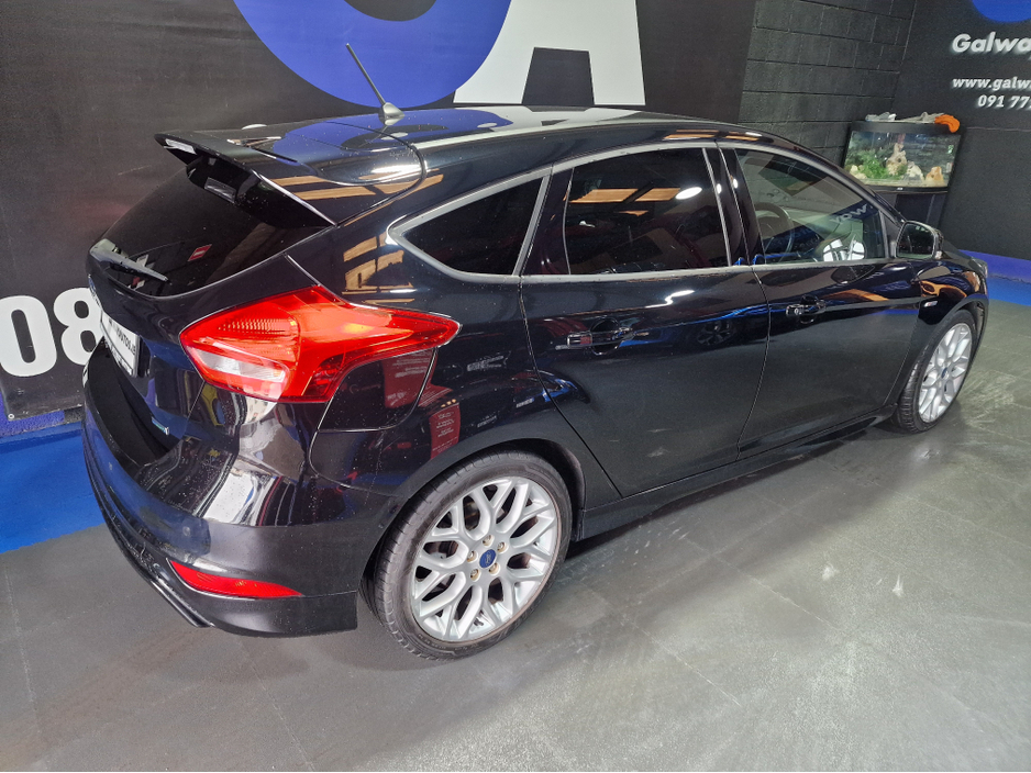 2018 Ford Focus - image 9