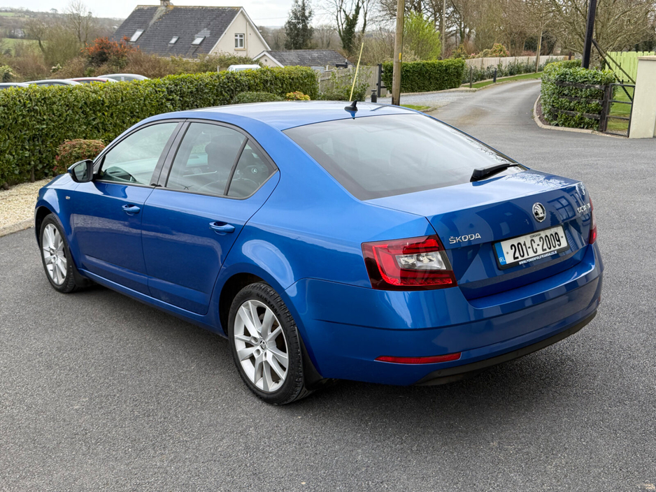 2020 Skoda Octavia - image 20