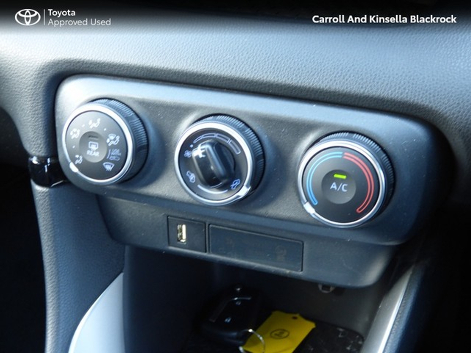 2023 Toyota Yaris - image 13