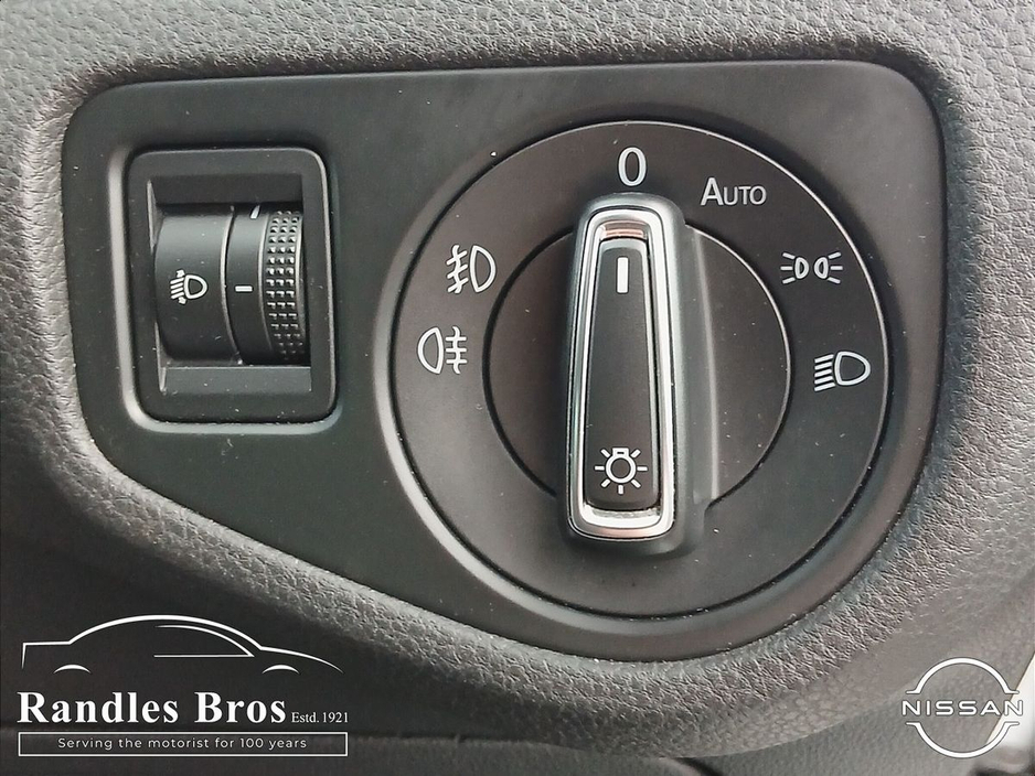 2017 Volkswagen Golf - image 22