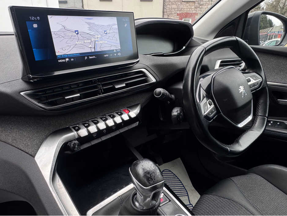 2021 Peugeot 5008 - image 9