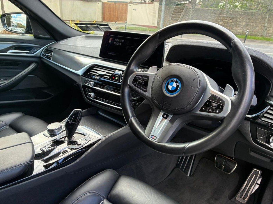 2023 BMW 5 Series - image 12