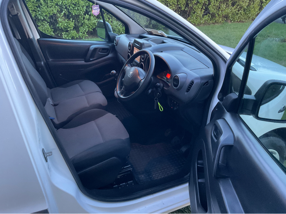 2017 Peugeot Partner - image 14