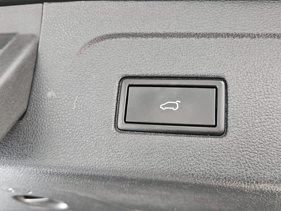 2018 Volkswagen Touran - image 4