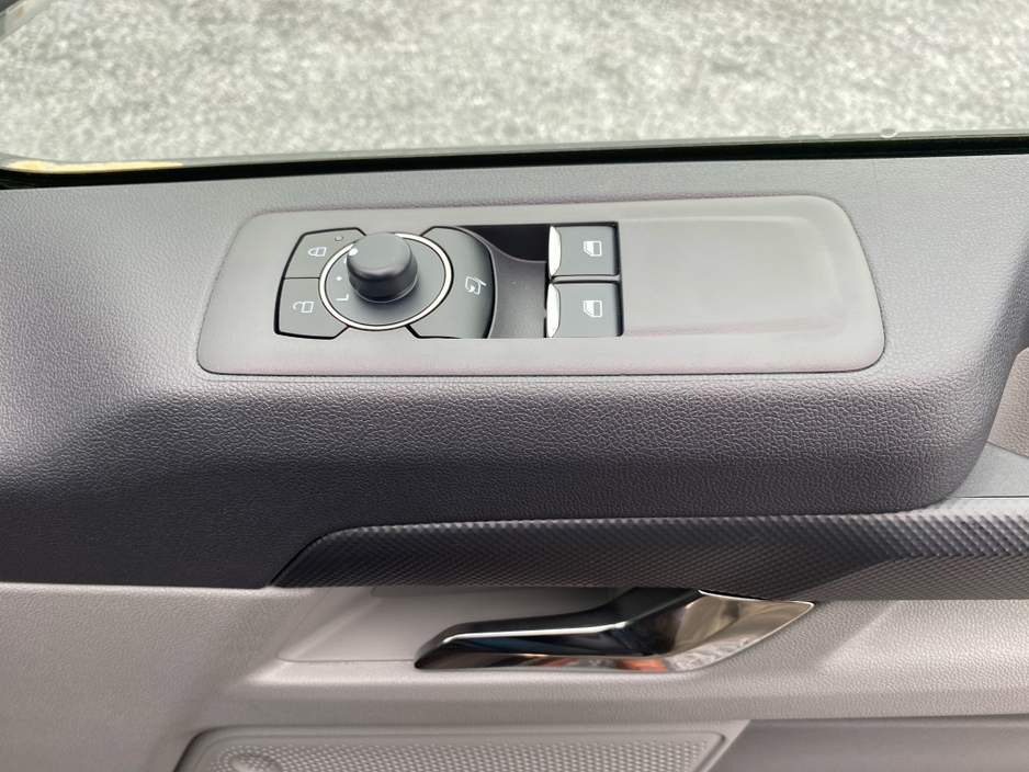 2026 Ford Transit Custom - image 17