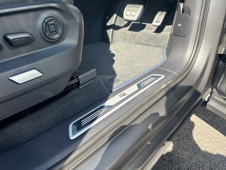 2025 Volkswagen Touareg 3.0 TSI PHEV 462HP R €115,975