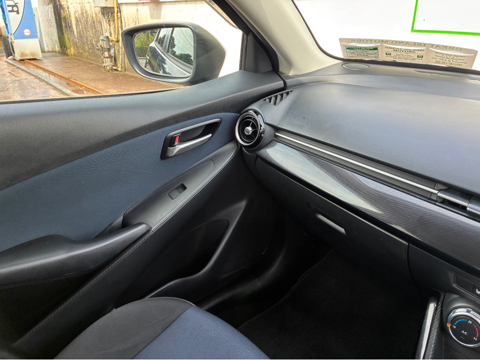 2016 Mazda Demio - image 15