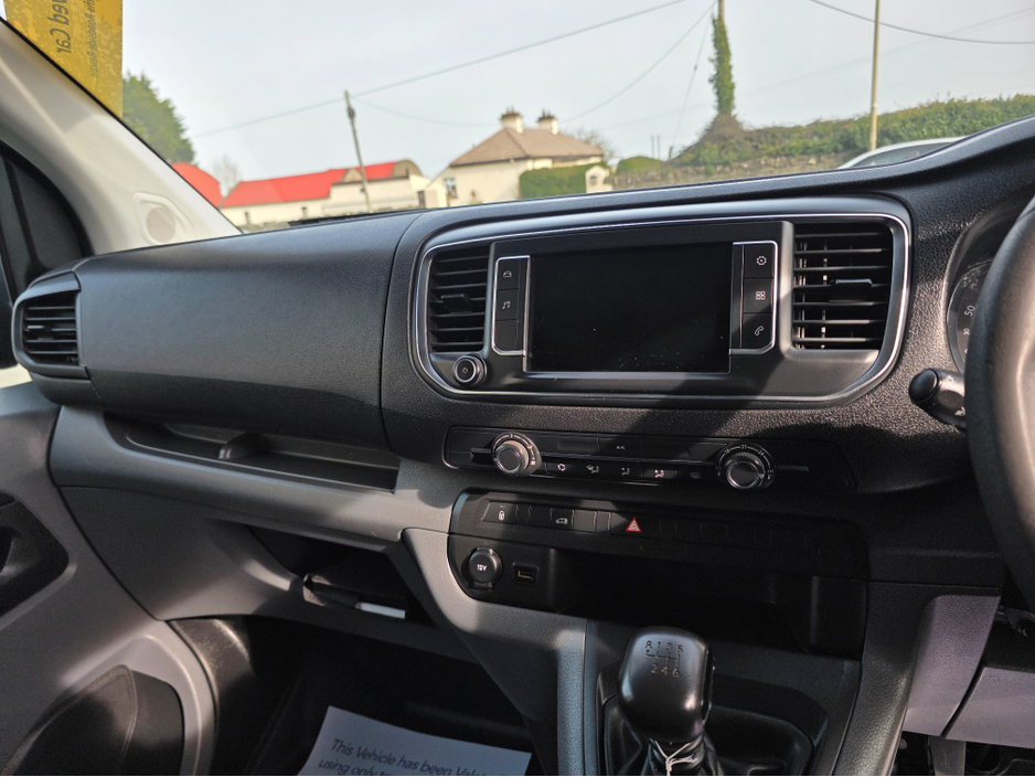 2020 Opel Vivaro - image 8