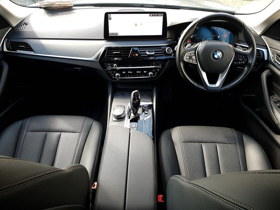 2023 BMW 5 Series - image 4