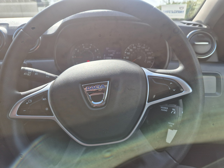 2020 Dacia Duster - image 12