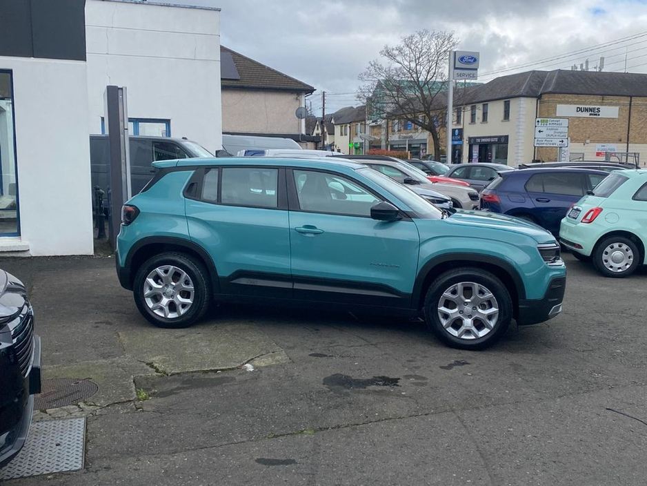 2025 Jeep Avenger - image 4