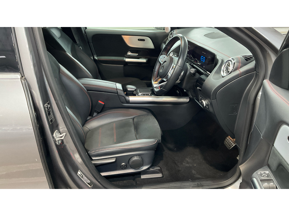 2024 Mercedes-Benz EQA - image 2