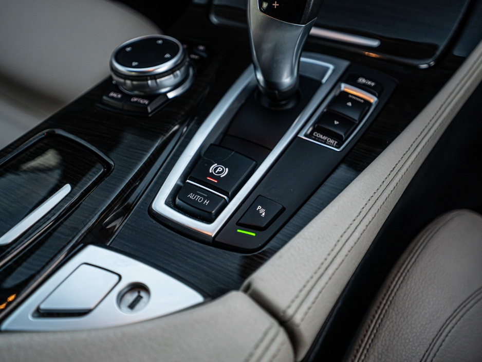 2015 BMW 5 Series - image 36