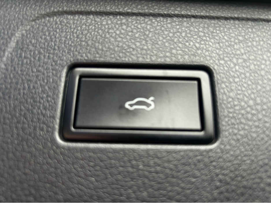 2016 Volkswagen Passat - image 16