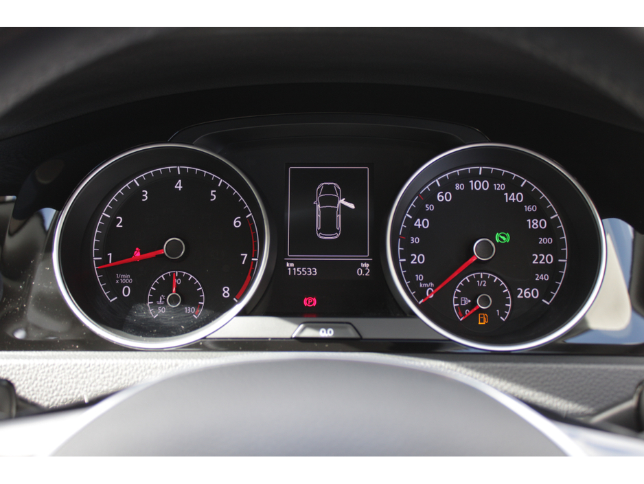 2015 Volkswagen Golf - image 12