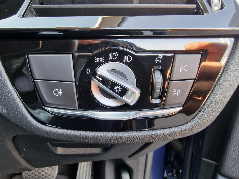 2022 BMW 5 Series - image 22