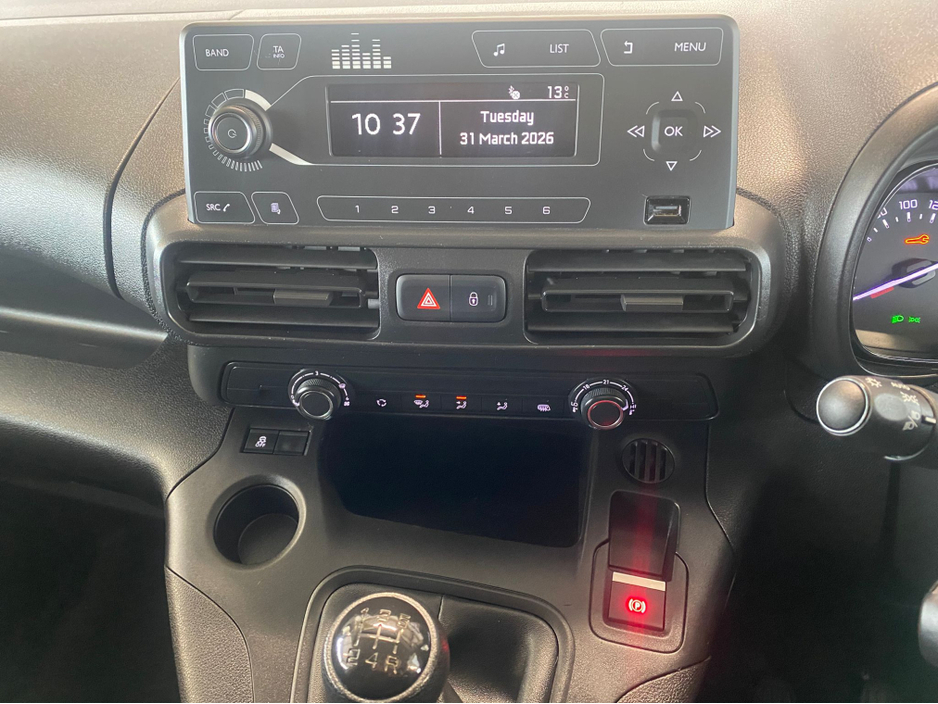 2021 Citroen Berlingo - image 10