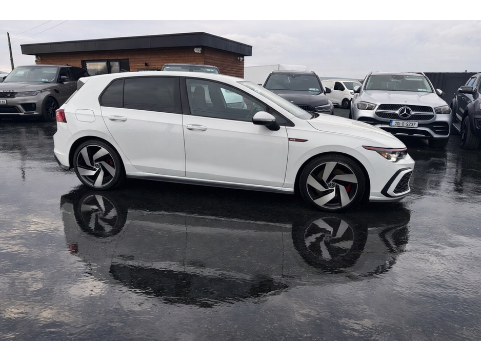 2021 Volkswagen Golf - image 10