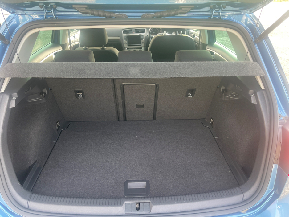 2016 Volkswagen Golf - image 8