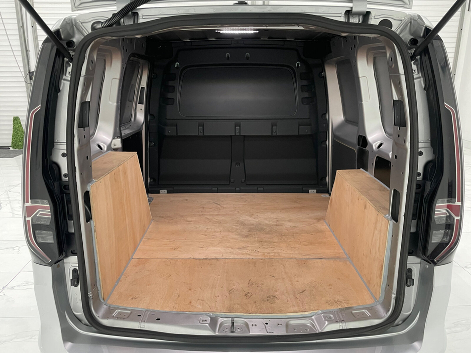 2023 Volkswagen Caddy  €19,995