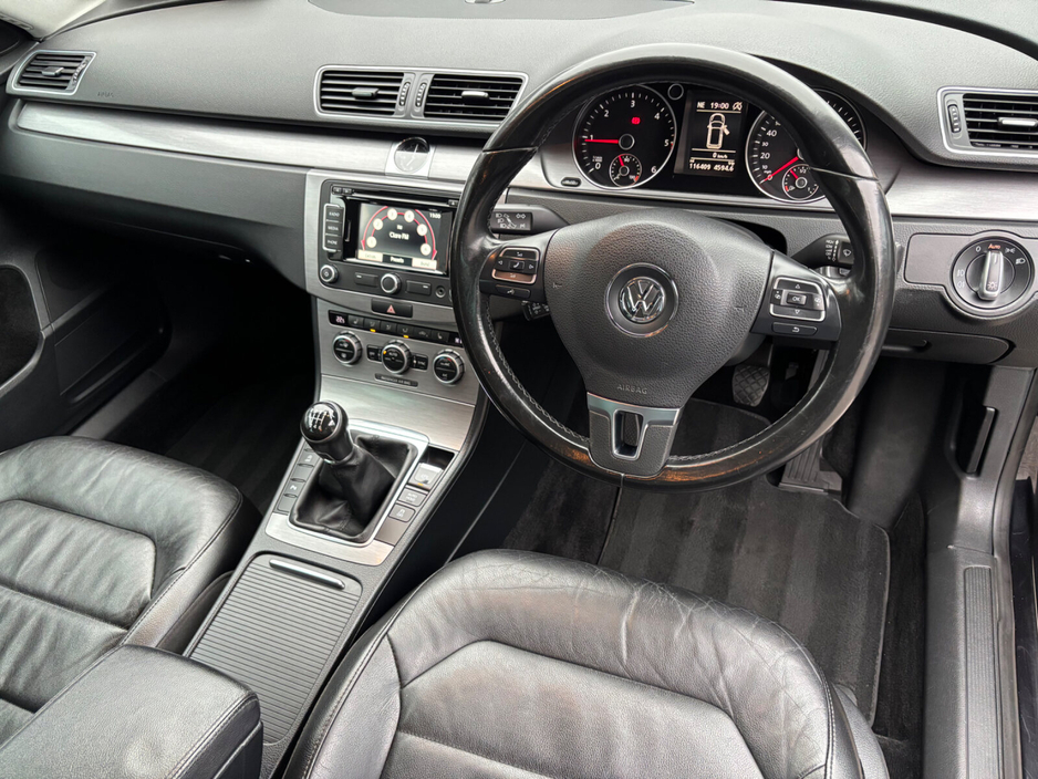 2014 Volkswagen Passat - image 26