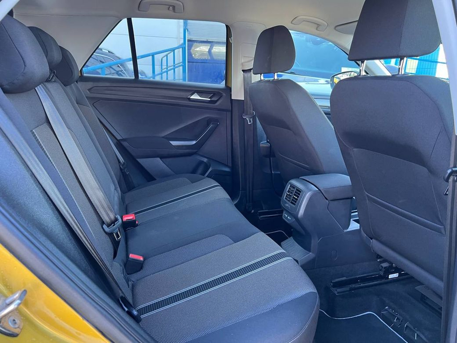 2021 Volkswagen T-Roc - image 8
