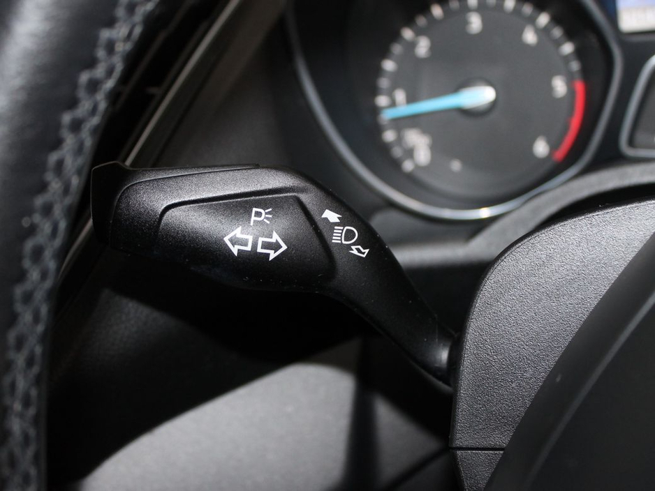 2017 Ford C-Max Zetec 1.5 TDCI 95PS M6 4DR €11,999