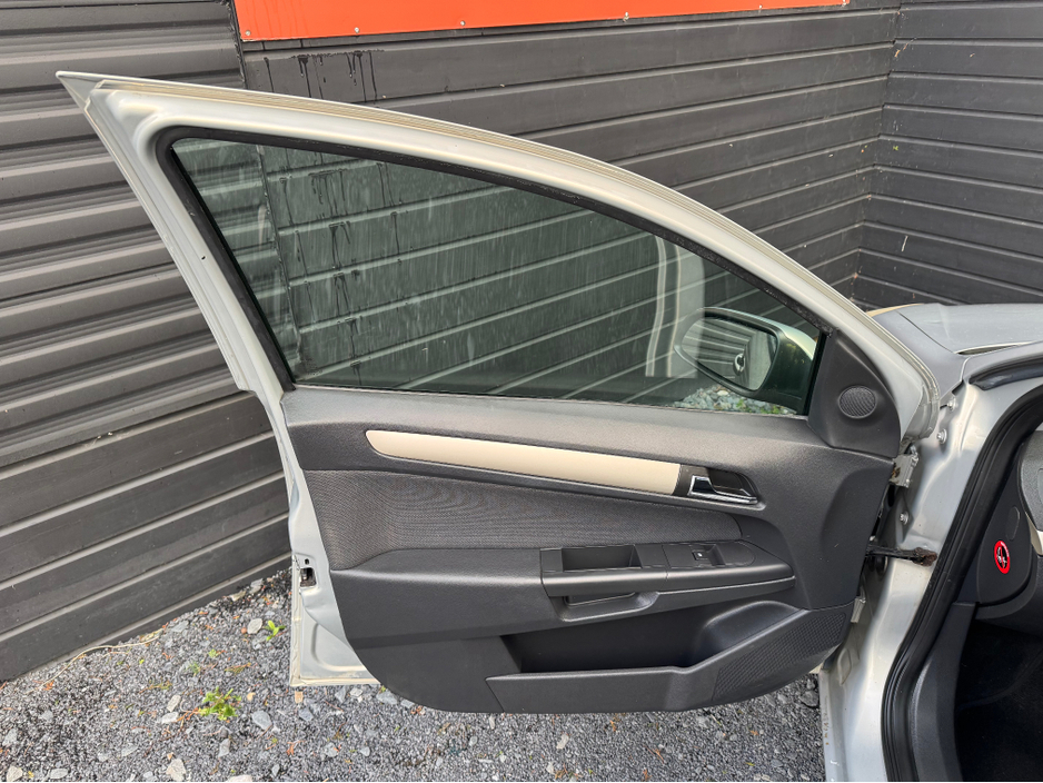 2008 Opel Astra CLUB 1.4 I 16V 5DR €2,495