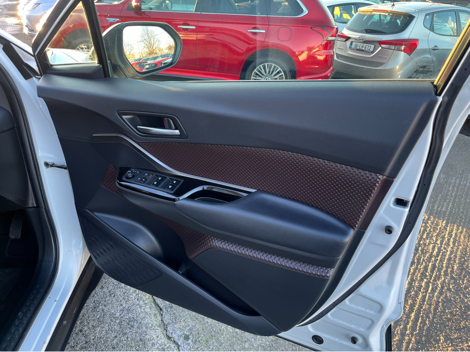 2019 Toyota C-HR SOL HYBRID AUTOMATIC 1.8 PETROL //HIGH SPEC//FULL LEATHER HEATED SEATS//KEYLESS ENTRY//REVERSE CAMERA// €20,950