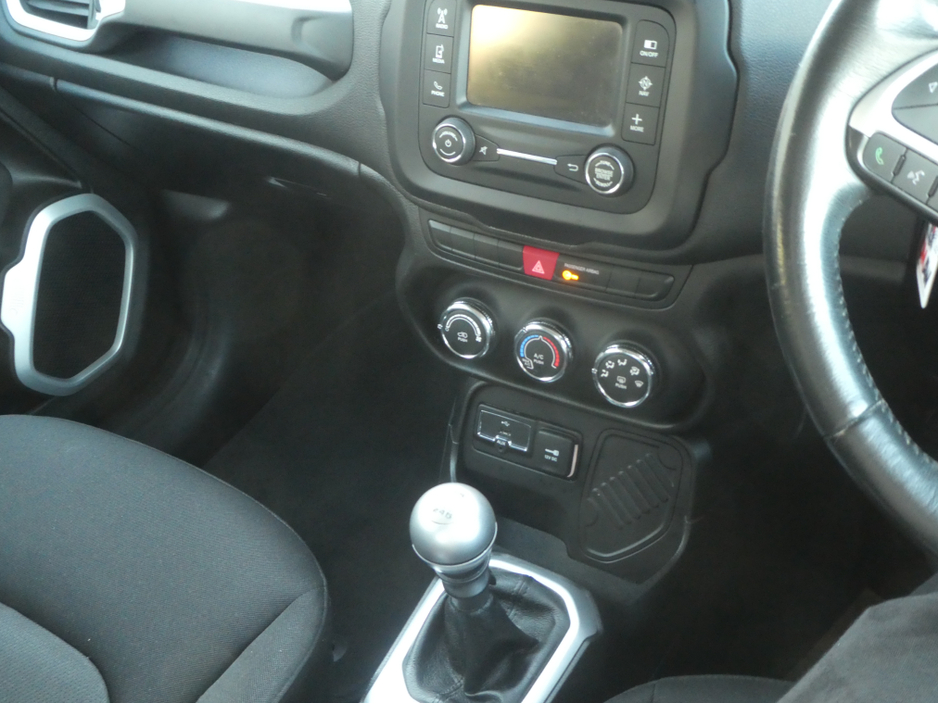 2015 Jeep Renegade 1.6 MJ 120HP LONGITUDE FWD E5+ €9,950