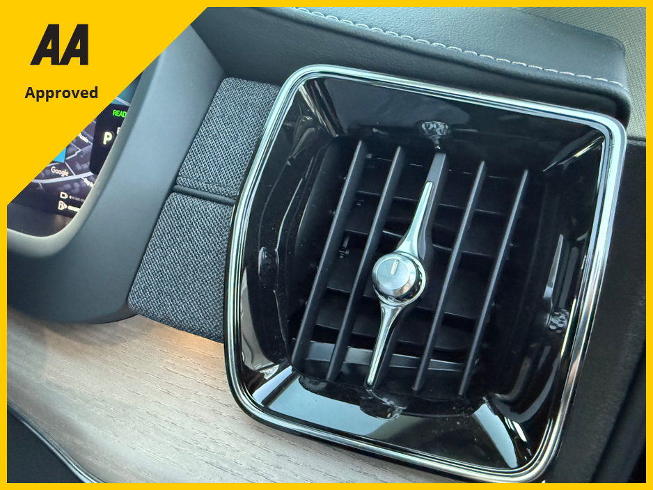 2025 Volvo XC90 - image 30